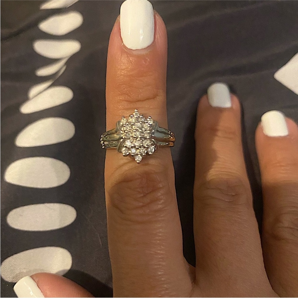 Elegant Silver Cluster Ring